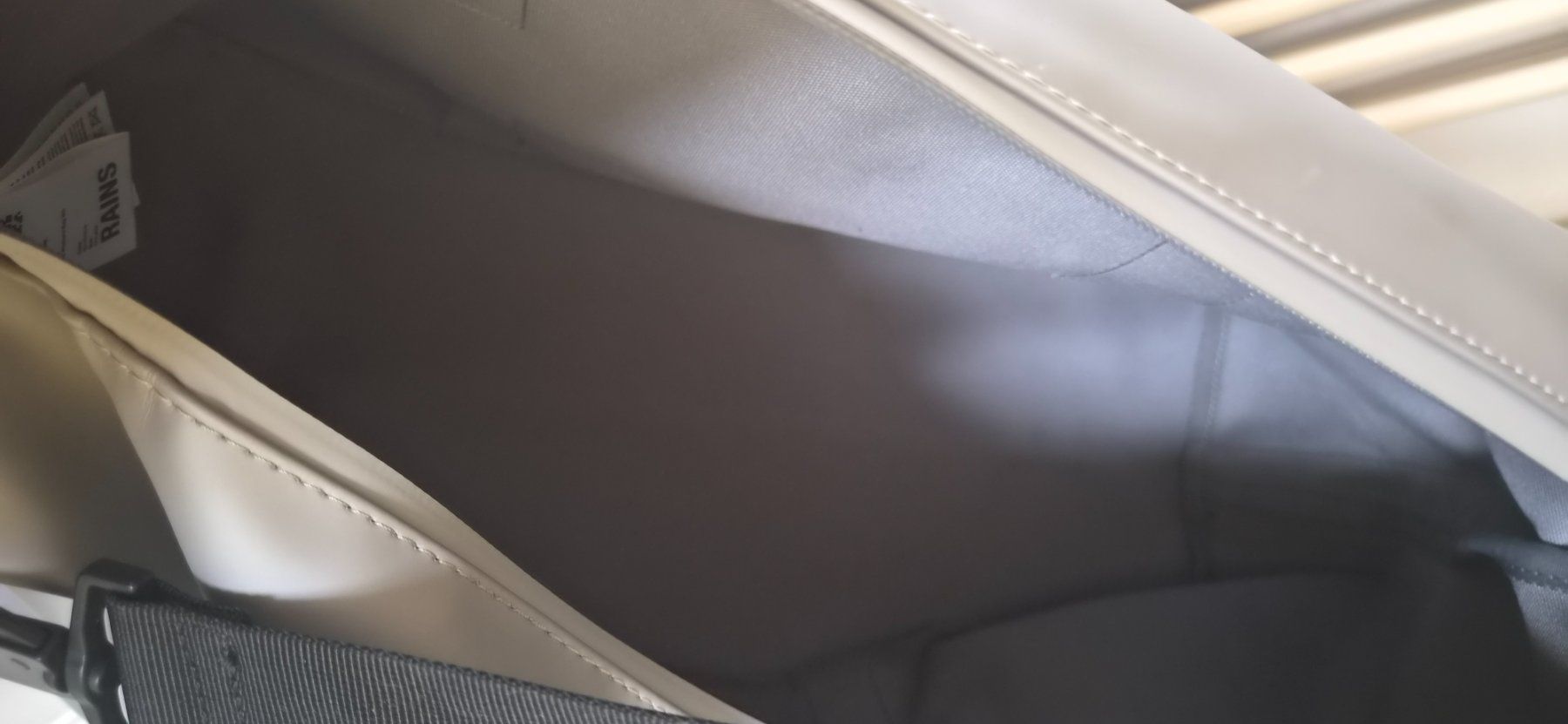 Rains Borse: Rains Hilo Weekend Bag W3 in Grau – Usato da Zug venduto da Keikogood 2