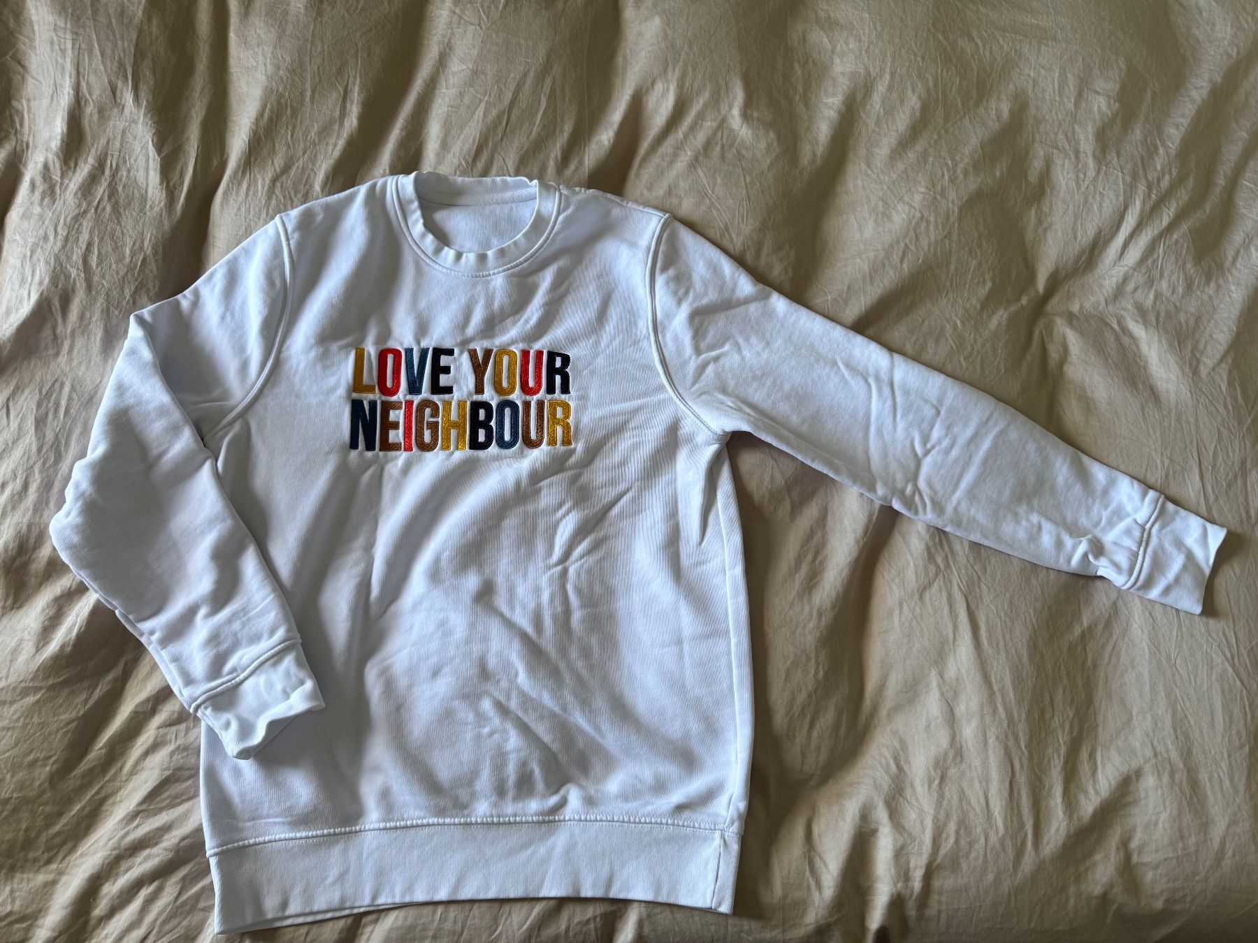 Maglioni & Felpe: Weisser Pullover "LOVE YOUR NEIGHBOUR" Grösse M – Nuovo (secondo la descrizione) da St. Gallen venduto da nikolasbong