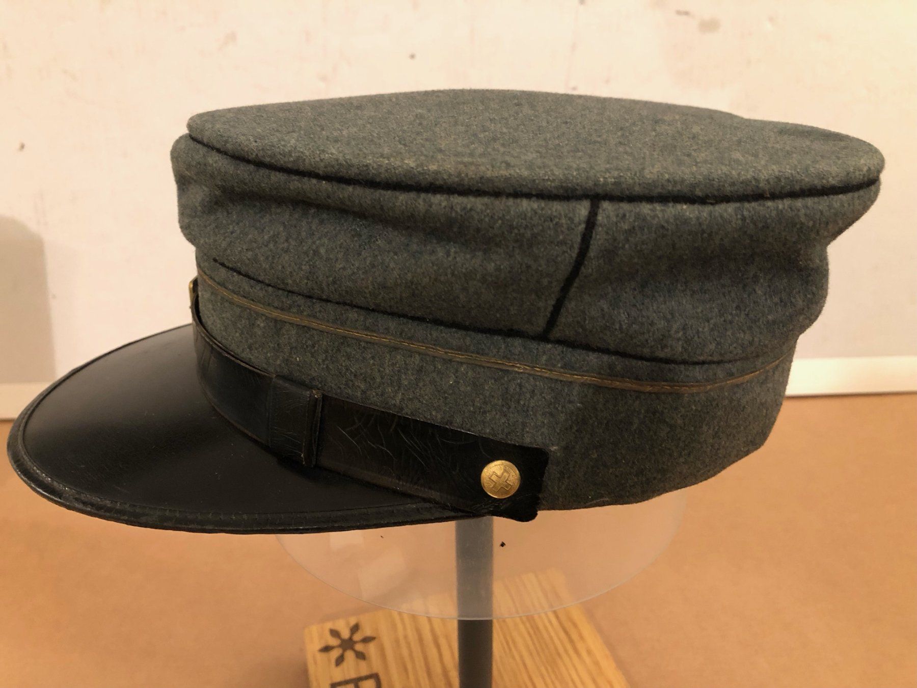 Schweizer Armee Hüte, Mützen & Caps: Offiziersmütze Ordonnanz 1917 – Gebraucht aus Gümmenen von Ug6 1