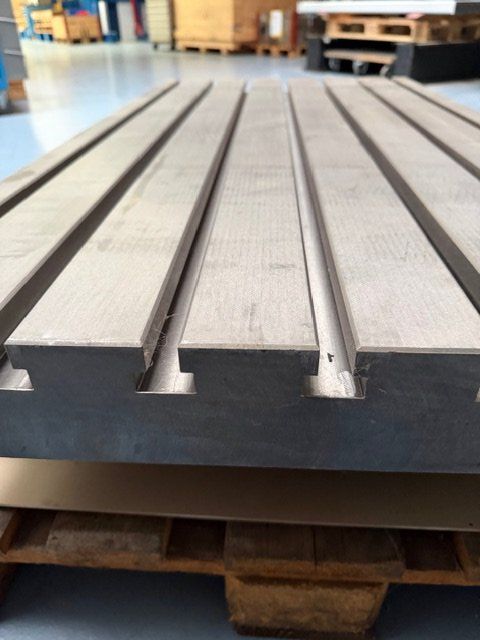 Altro per industria metallurgica: Maschinentisch mit T-Nuten – Nuovo (secondo la descrizione) da Reiden venduto da aidaramon 2