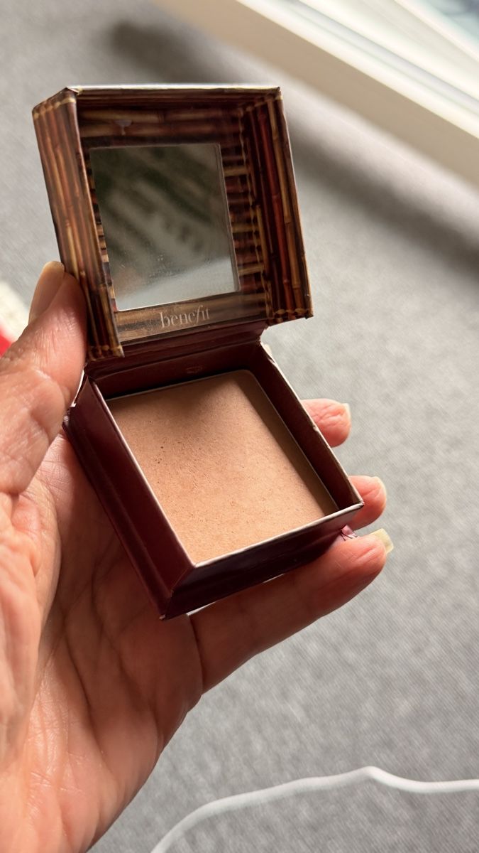 Benefit Make-up: Poudre bronzante Benefit Hoola original – Usato da Bulle venduto da LeMoleson 4