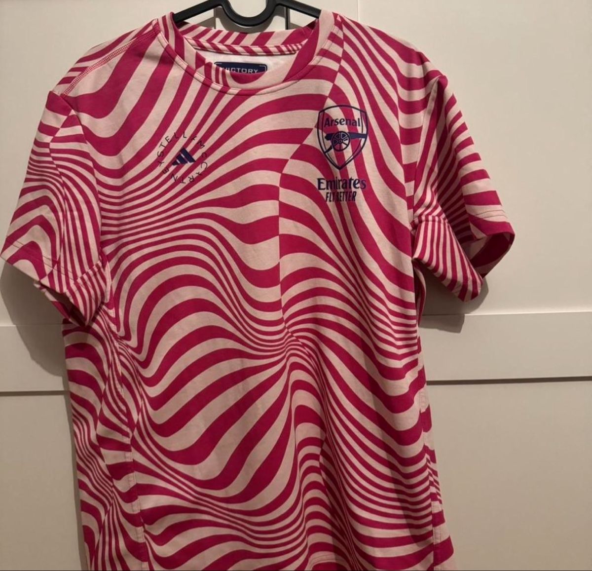 Stella McCartney T-shirt: Arsenal Stella McCartney Tshirt – Nuovo (secondo la descrizione) da Sursee venduto da giu_205
