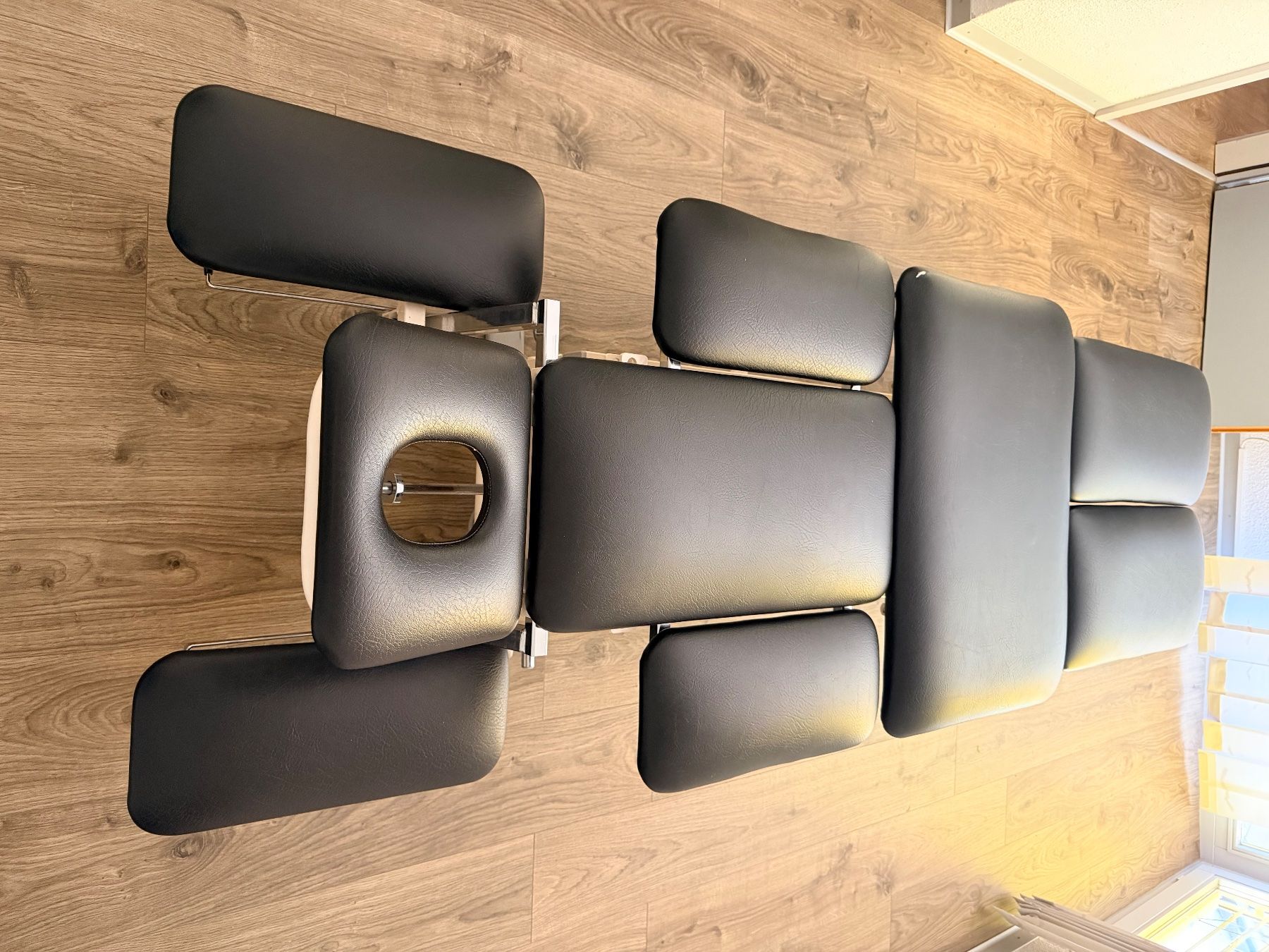 Kosmetik-& Massageliegen: Tables de traitement – Gebraucht aus Estavayer-le-Lac von jmt_vg8m