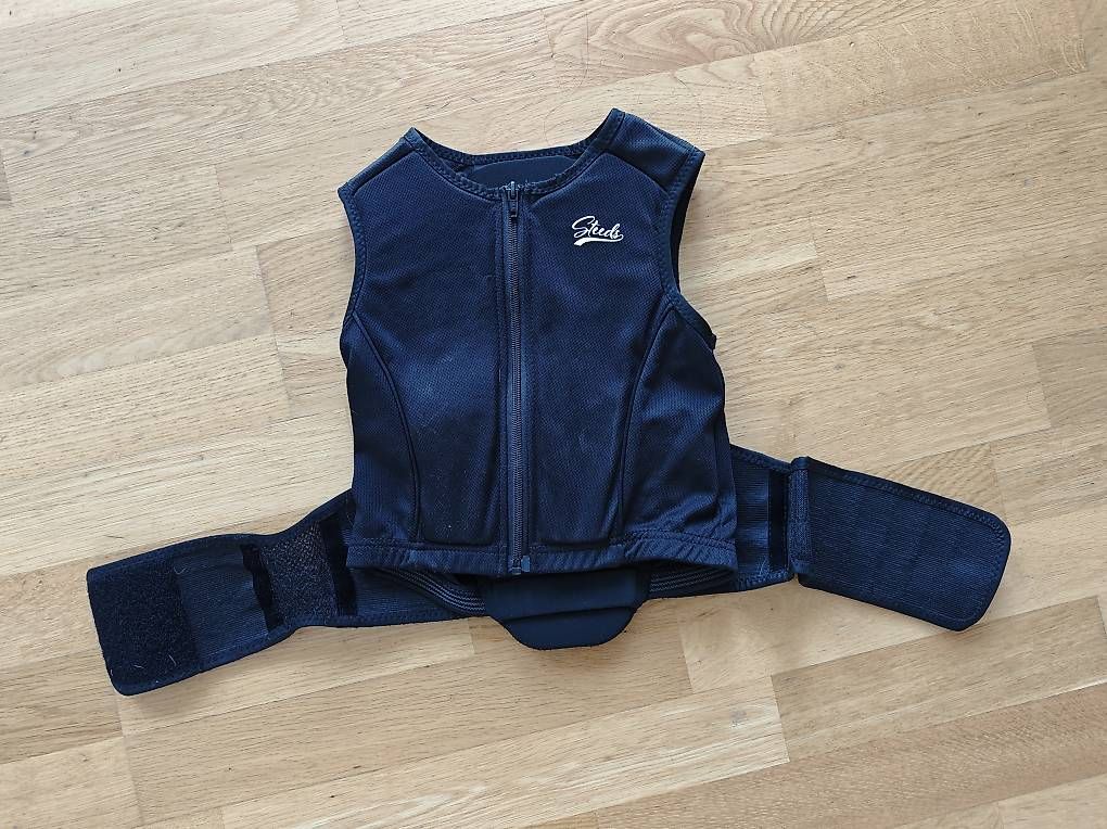 Autres vêtements fille: Reitweste Steeds  – D'occasion à Zürich par wydleri