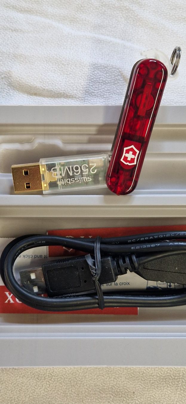 Victorinox Couteaux de poche: SWISSMEMORY – D'occasion à Bilten par Mic2022 2
