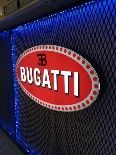 Bugatti Leuchtschilder  Bugatti Wohnaccessoire Wandleuchte