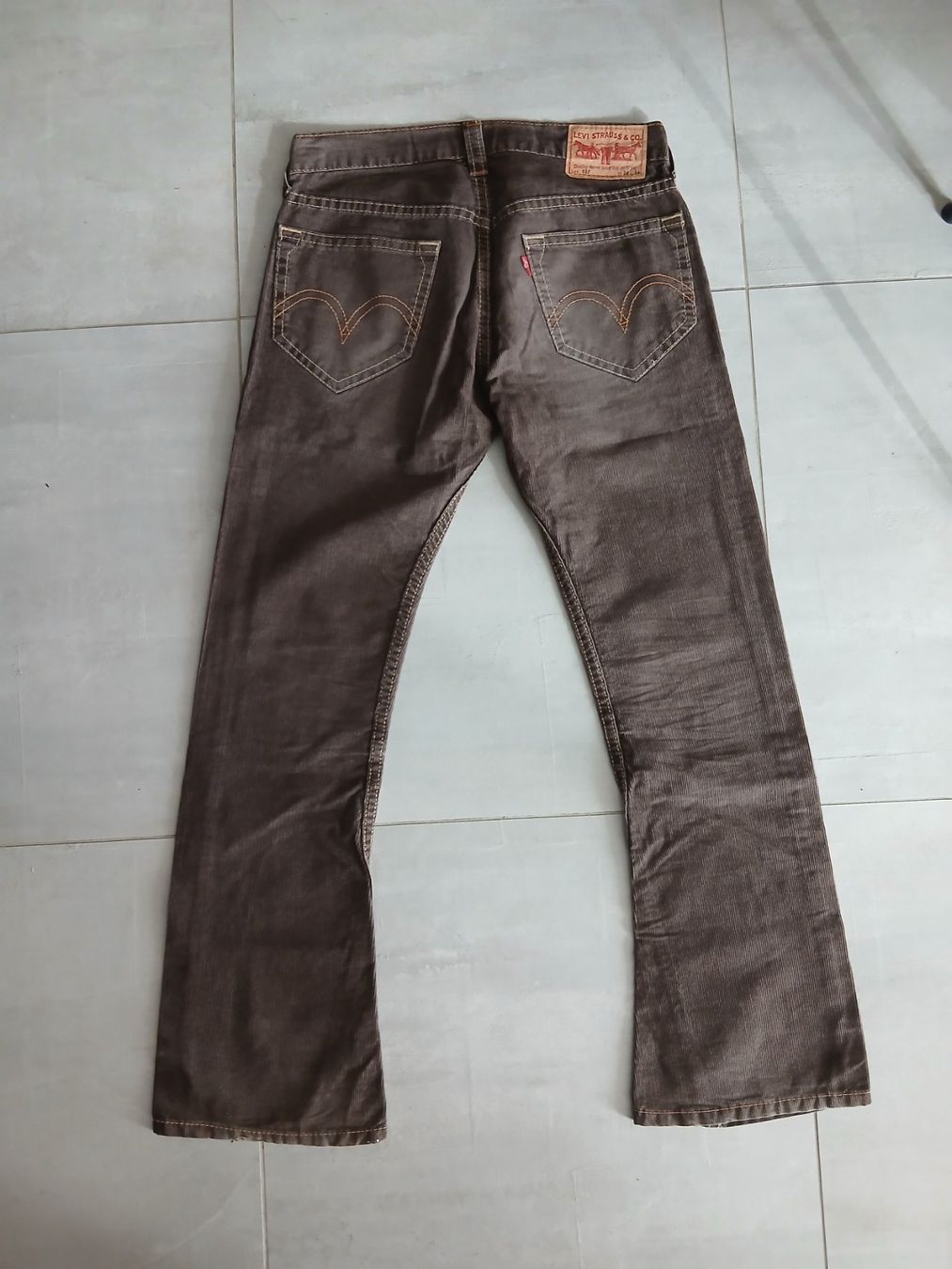 Jeans: Pantalons Levi's Strauss Cords boot cut Taille W34 L34 – Gebraucht aus Satigny von Asaksa 1