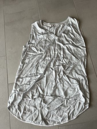 Blusentop silber mit V-Ausschnitt S neu