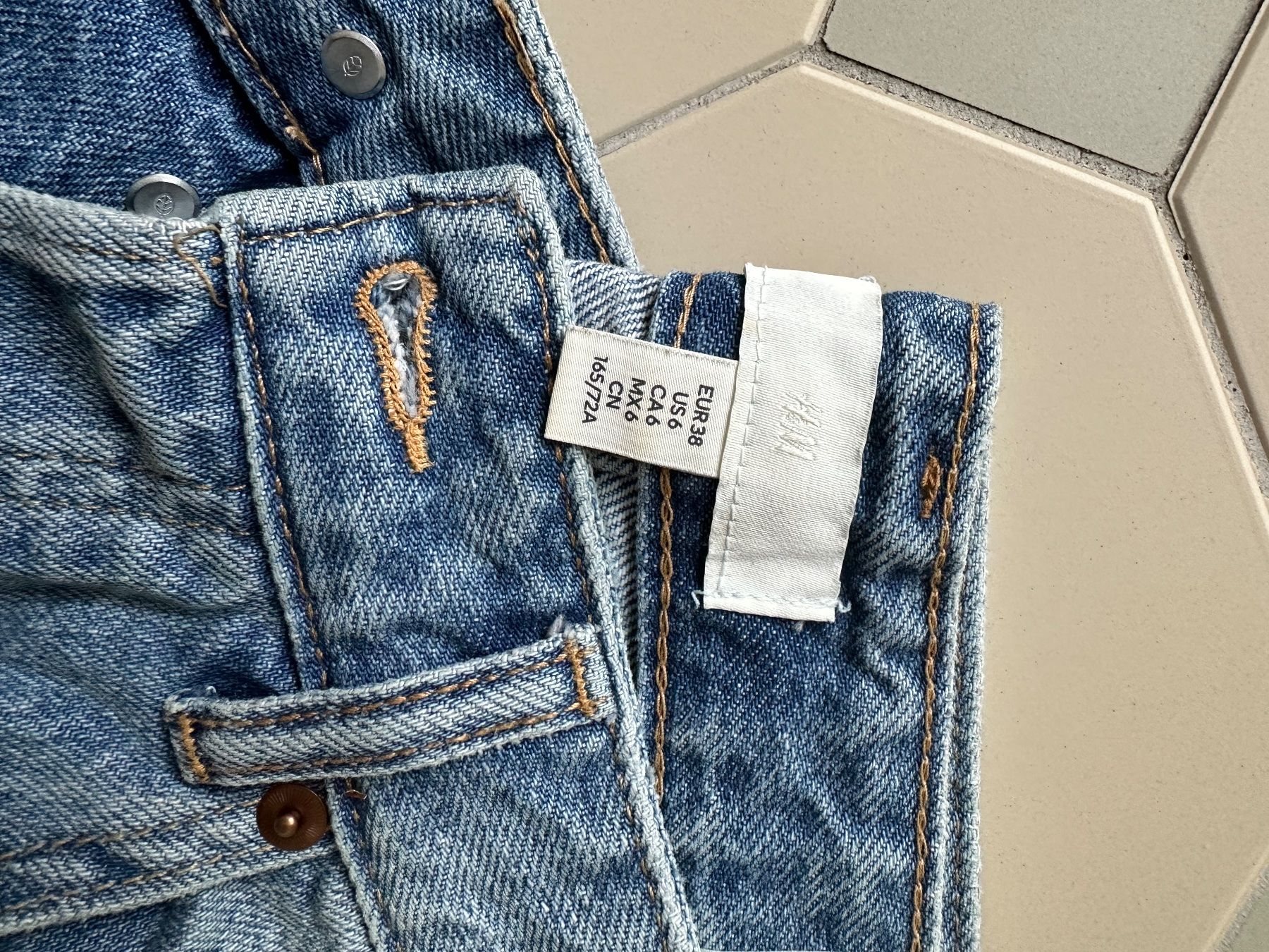 Jeans: H&M Jeans – Gebraucht aus Zürich von aow_8p7m 1