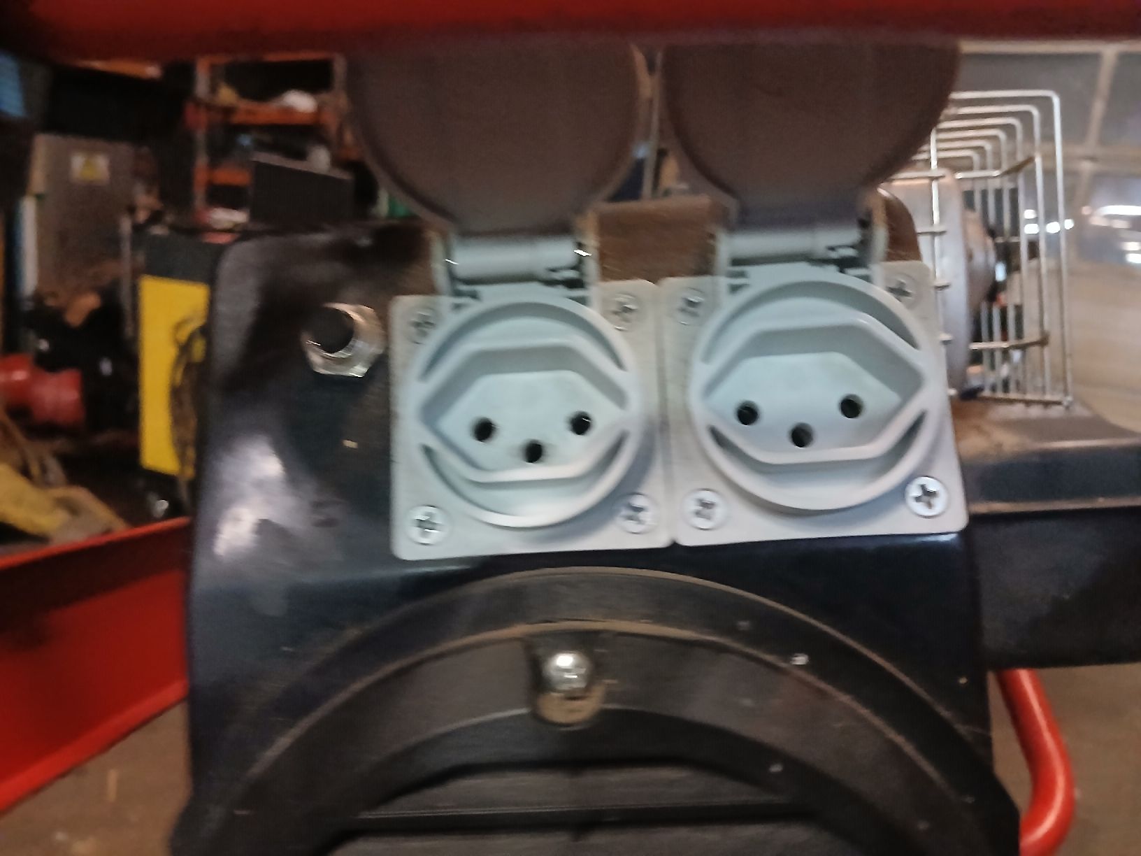 Generatori di corrente: Generator 230 Volt 9.7 A Briggs Stratton Motor – Usato da Gränichen venduto da Chregu1070 3