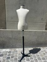 Schaufenster Kinderpuppe