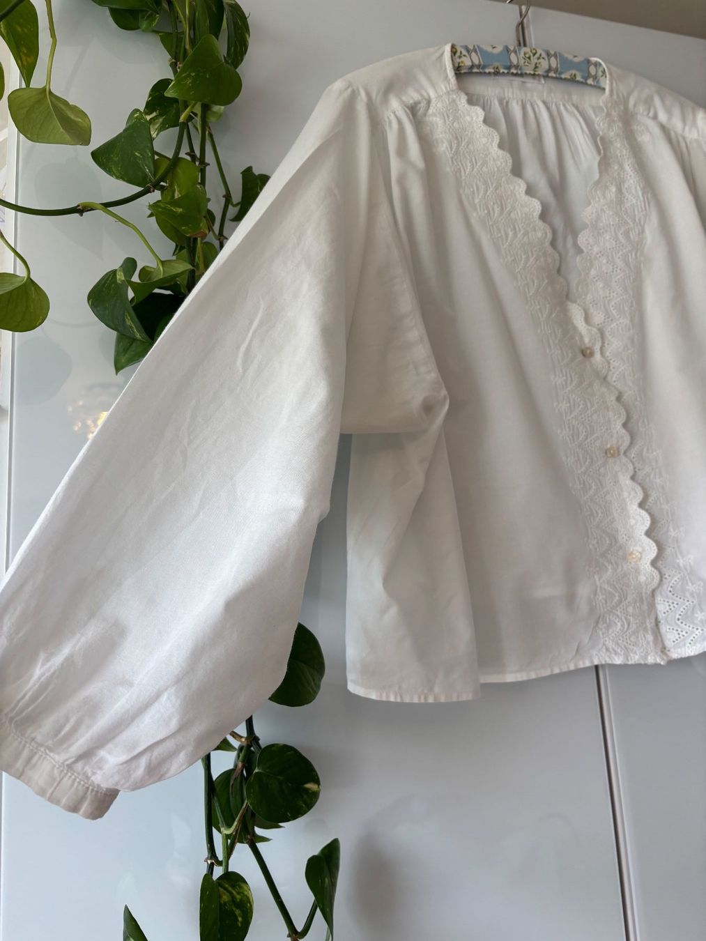 Mango Camicette: MANGO Bluse mit Lochstickerei Gr. M – Usato da Zürich venduto da missmodernage 2