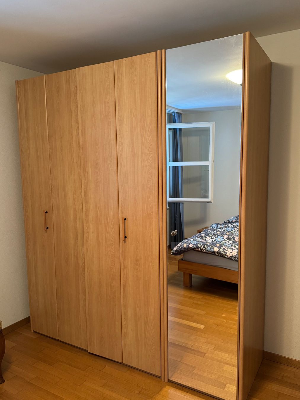 Armoires: Kleiderschrank mit Spiegeltüren – D'occasion à Hünenberg par roo_rw6t 1