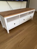 Sehr schönes TV-Lowboard in modernem Design zu verkaufen.