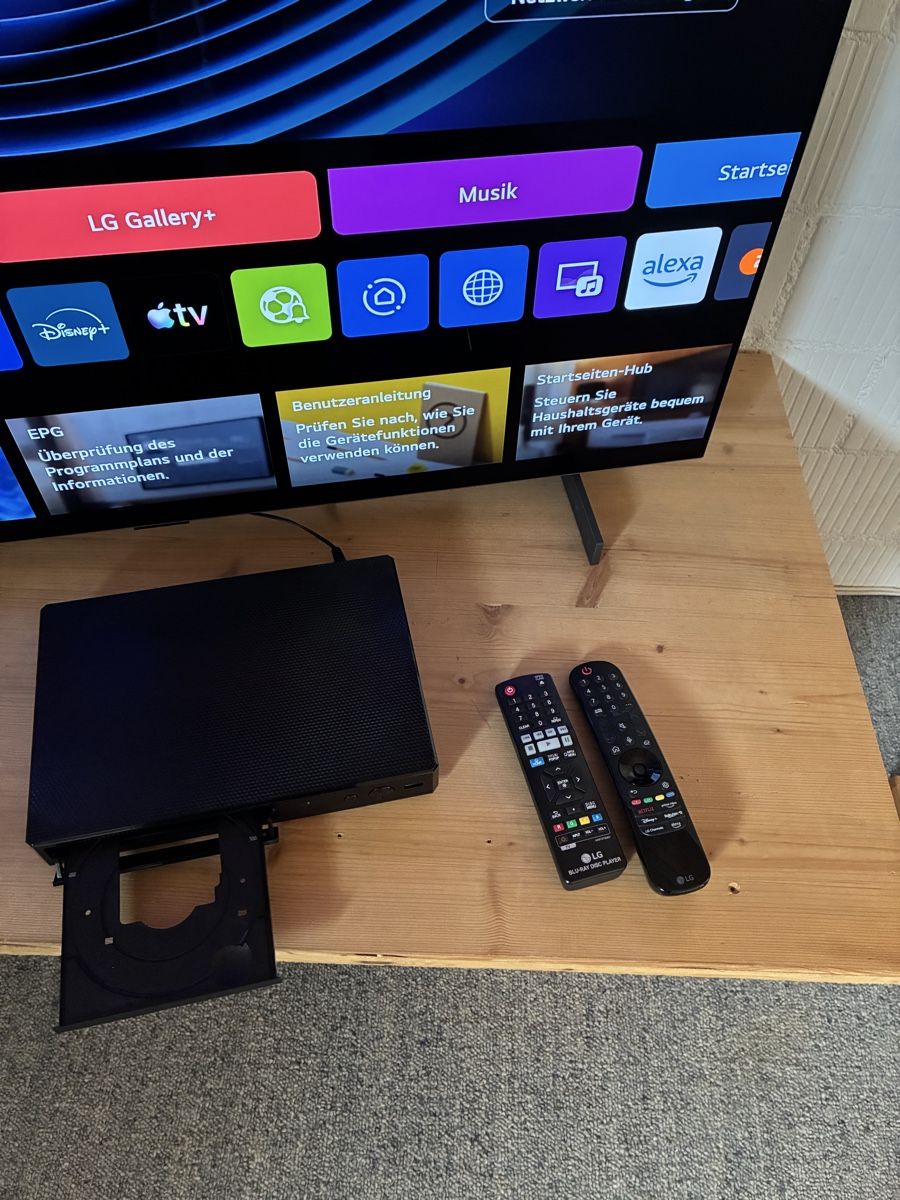Fernseher: Fernseher LG 42 Zoll 2024 – Neu (gemäss Beschreibung) aus Unterkulm von ennovy57