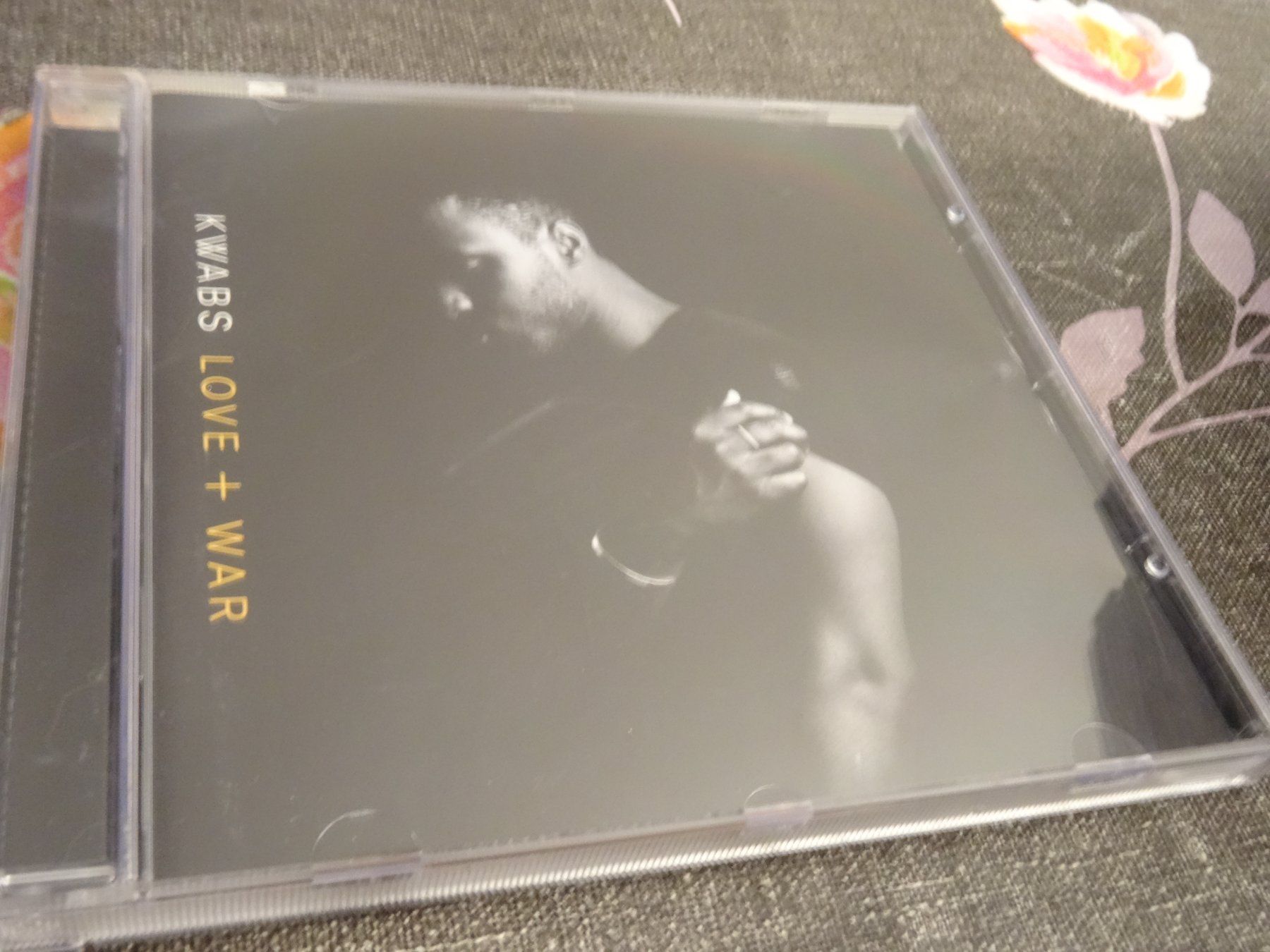 CD: Kwabs - Love + War CD – Usato da Olten venduto da Disc-Ausverkauf