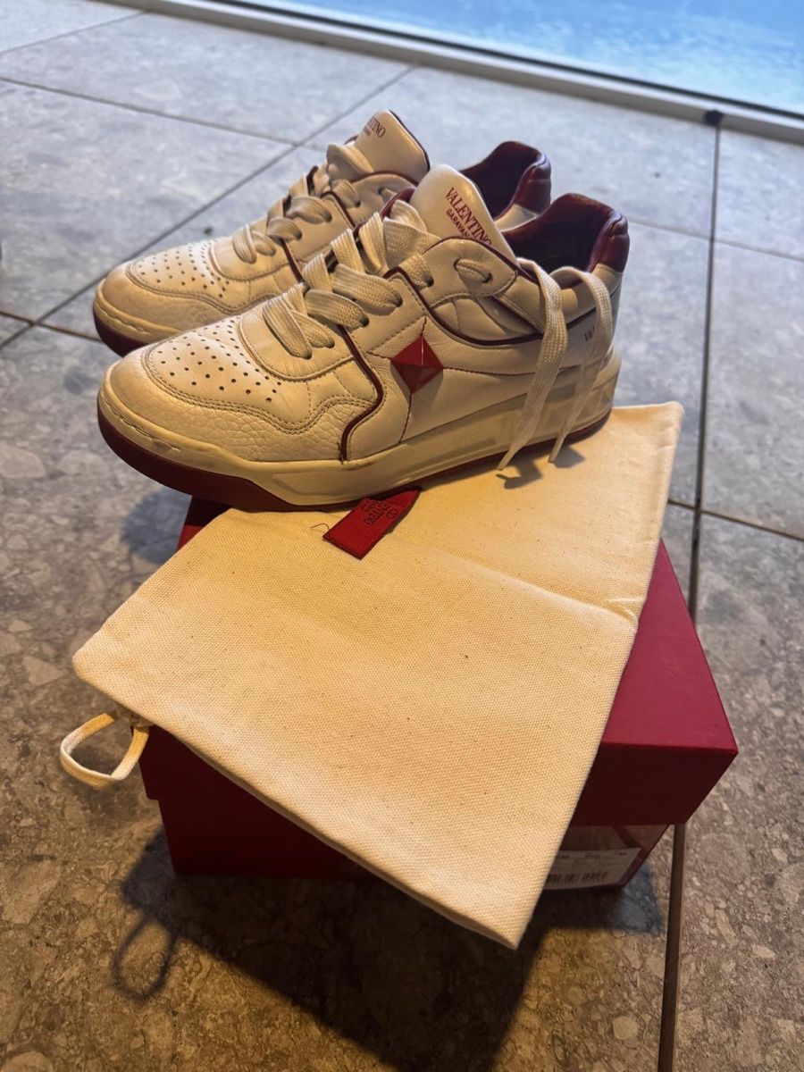 Valentino Scarpe da donna: Valentino Garavani Roman Stud leather Sneaker – Usato da Melide venduto da cla_g5fs