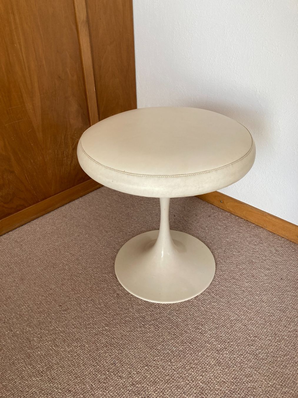 Hocker: Designer Hocker Arkana – Gebraucht aus Wil SG von Pin05