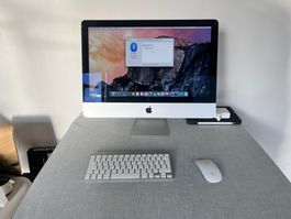Apple iMac 21.5", 1 TB HDD, mit Apple Tastatur & Maus