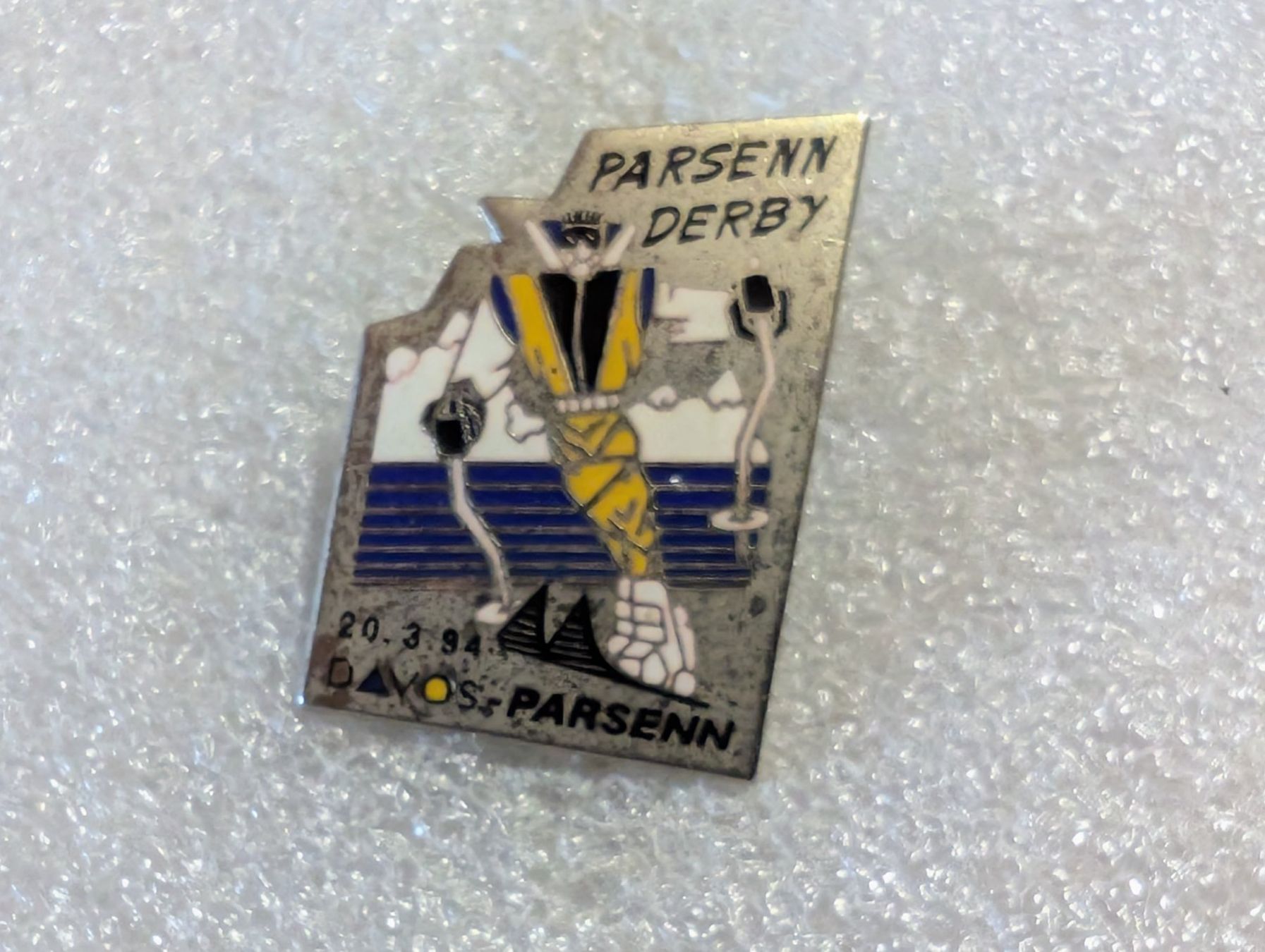 Placchette & Badge: Ansteckpin 111: Davos – Usato da Oppligen venduto da Pin-Fall-Shop