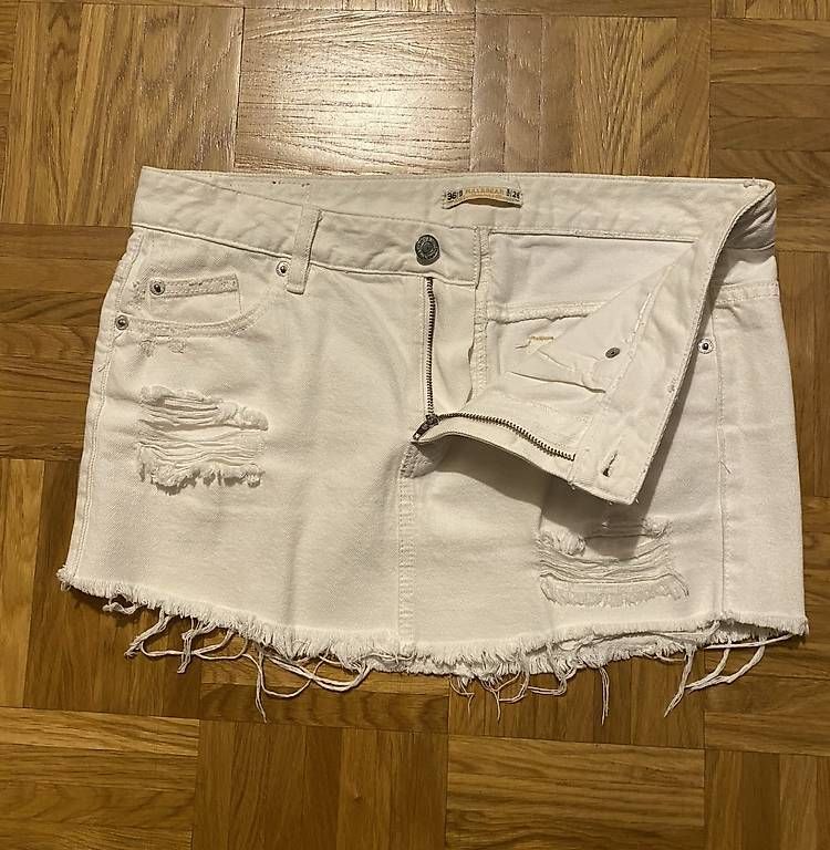 Pull&Bear Röcke: Pull&Bear: mini-jupe trouée en jeans blanc: taille S/36 – Neu (gemäss Beschreibung) aus Lausanne von loi_8msc 3