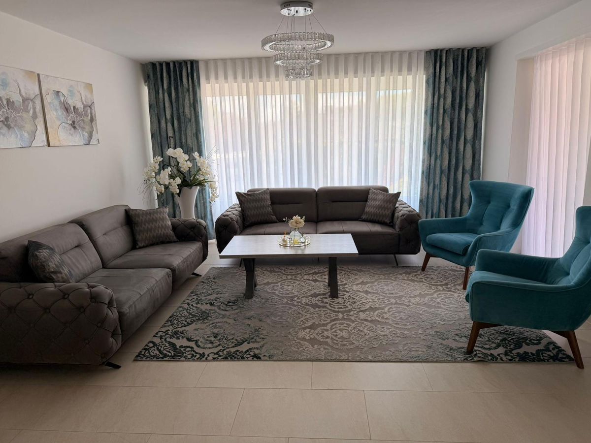 Divani: 2 Sofa,2 Sessel,1Teppich,2 Bilderrahmen,2 dicke Vorhänge – Usato da Hinwil venduto da Blenor123 3