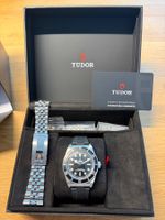 Tudor Black Bay 41mm mit Edelstahl- und Kautschukband