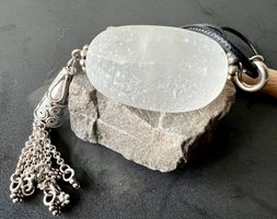 Mondlicht aus Stein - 12cm Selenit Anhänger mit Silberquaste