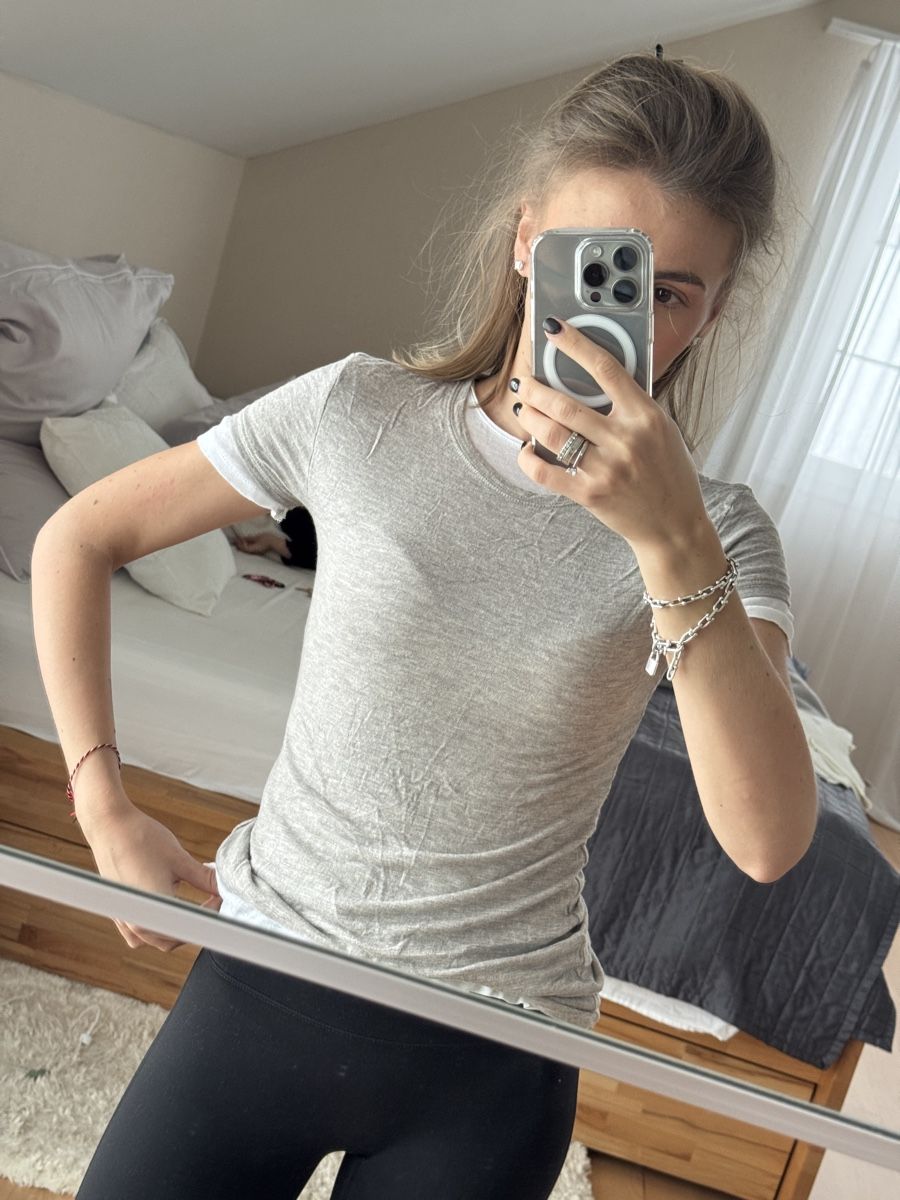 Zara T-shirts: Zara Basic Grey T-Shirt, Size S – Neuf (Voir description) à Sattel par Zlata1