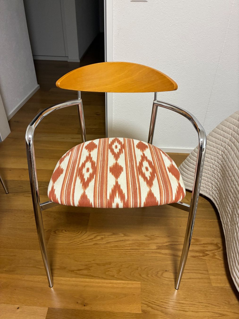 Set de table et chaises: Aufklappbarer Esstisch mit vier Stühlen – D'occasion à Stallikon par Acer6 1