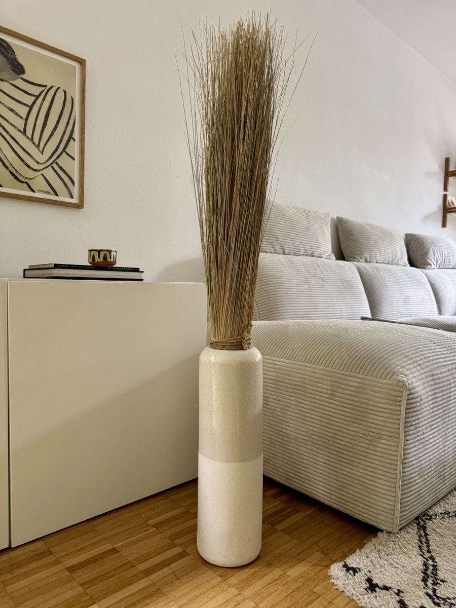 Alle Dekorationen: Stylish Ceramic Vase with Dry Grass – Neu (gemäss Beschreibung) aus Zürich von victorcerdanya