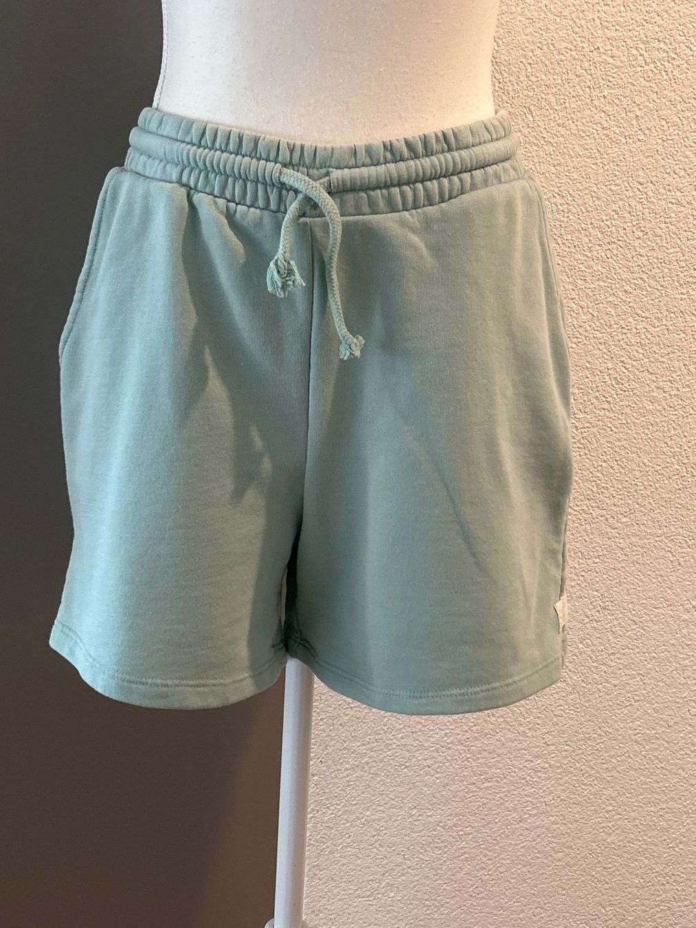 Pull&Bear Pantaloni: Damen Short mintgrün von Pull&Bear Grösse M – Usato da Brunnen venduto da Nala2929