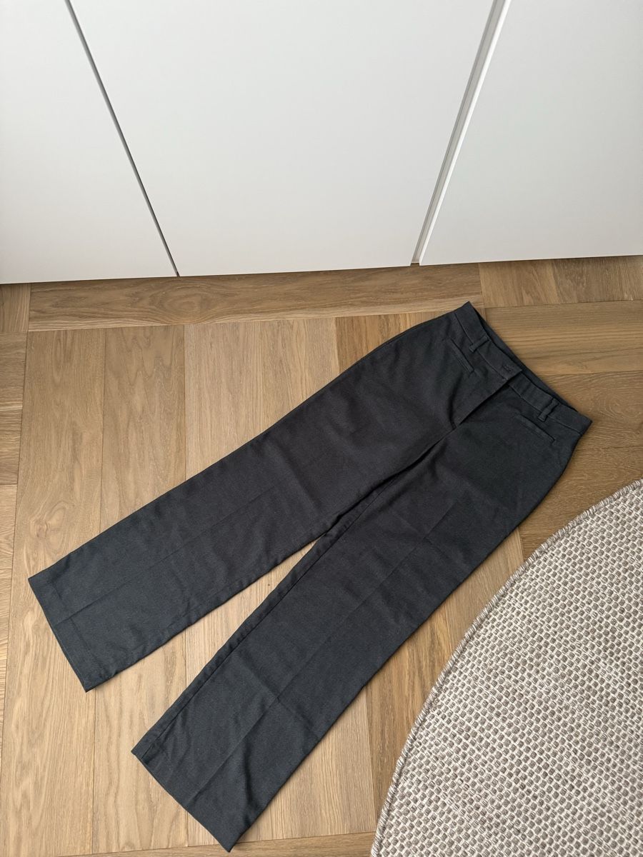 Monki Pantaloni: Monki straight leg Hose 38 – Usato da Gümligen venduto da kleiderschrankbe6