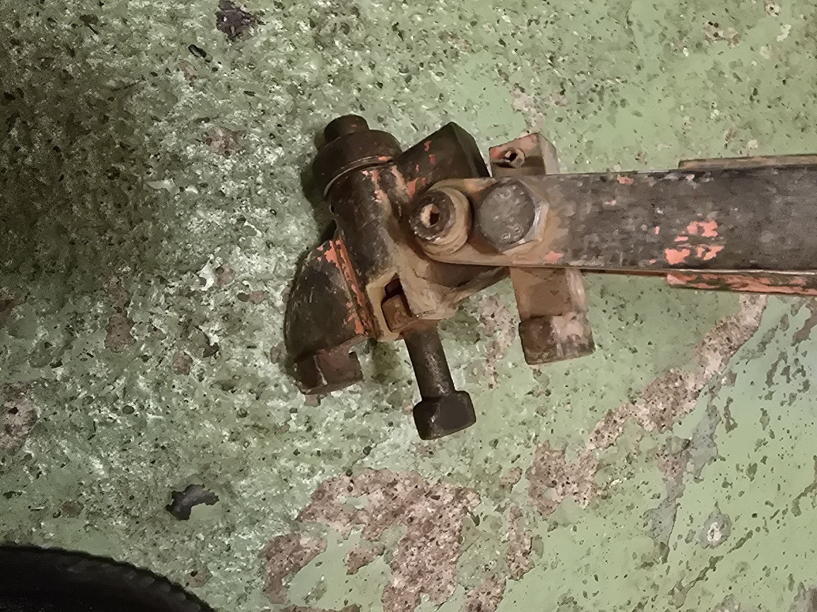 Tutti gli attrezzi: Schachtheber Deckelheber (D1) – Usato da Rorschach venduto da TimelessTrading 1