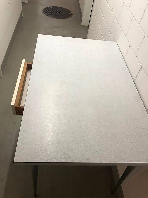 Tavoli: Wunderschöner Kelko Tisch mit Schublade  – Usato da Zürich venduto da Abgeholt1 2