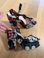 Bestickte High Heels mit Blumenmuster