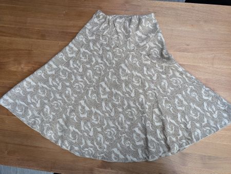 Edler Rock, Gr. 38, Made in Italy, beige gemustert
