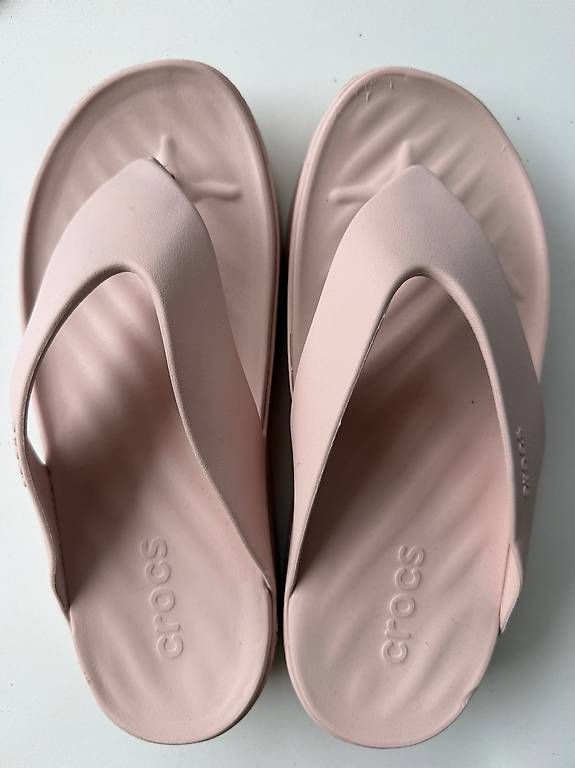 Crocs Damenschuhe: Crocs Getaway Platform Flip - neuves – Neu (gemäss Beschreibung) aus la Tour-de-Peilz von Crm 4