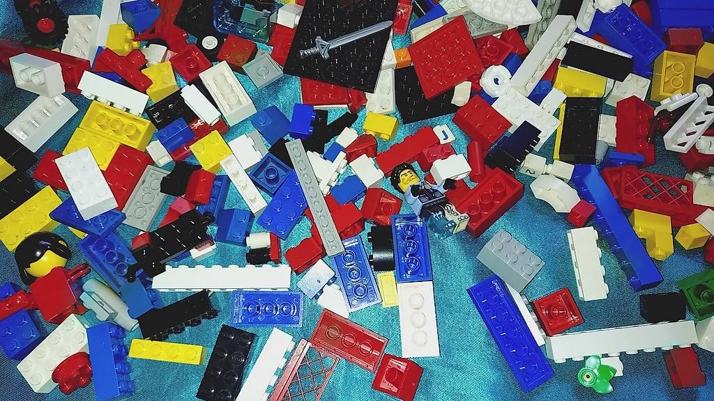 Lego Kit di costruzioni: Lego Classic-Basic-Figuren Kiloware gemischt 1,3kg – Usato da Schwarzenbach(Huttwil) venduto da Padielito 2