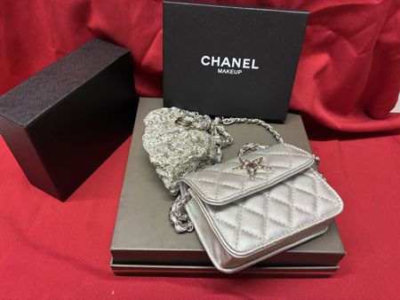 Chanel Beau Umhängetasche silber gesteppt neu
