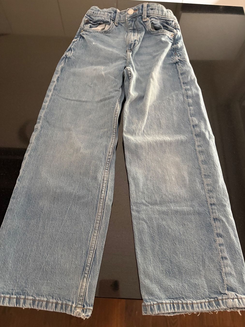 H&M Lotti & Set di vestiti: Blaue Jeans H&M Wide leg Gr. 134 – Usato da Bern venduto da massfabia1