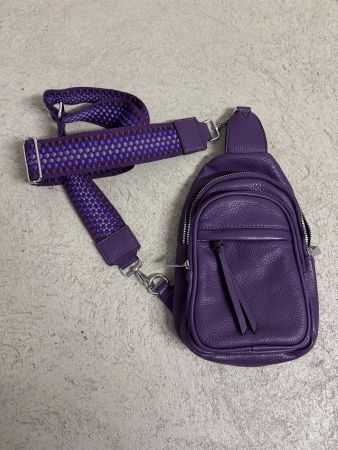 Stylische Schultertasche in Violett