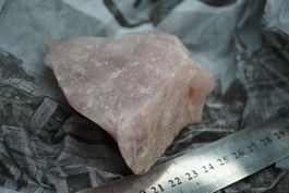Rosenquarz Stück 8cm x 7cm   ab 1.-