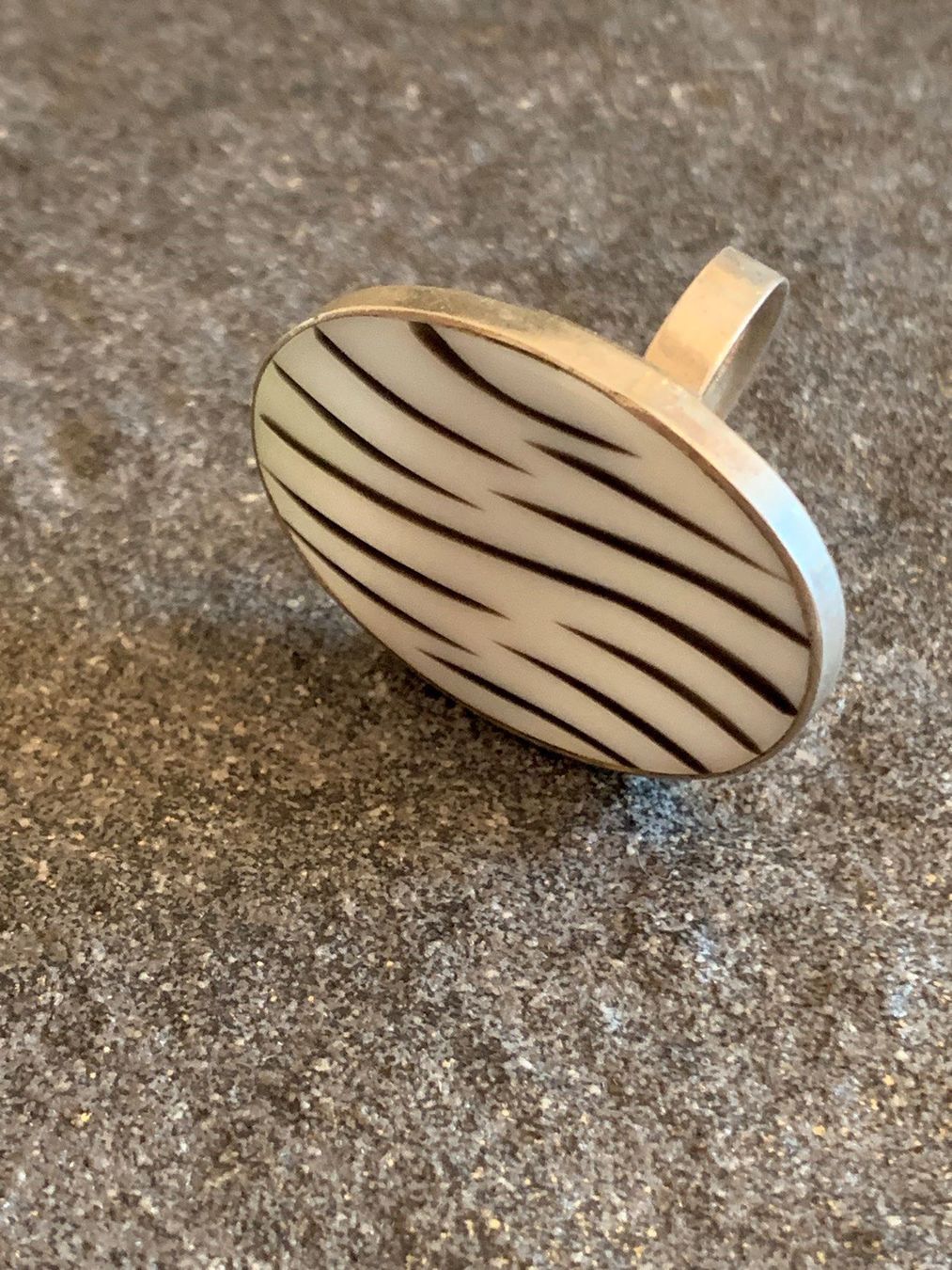 Anelli: Mega Perlmutt Ring Zebra Design - 800 Silber – Usato da Zürich venduto da uvu2 3