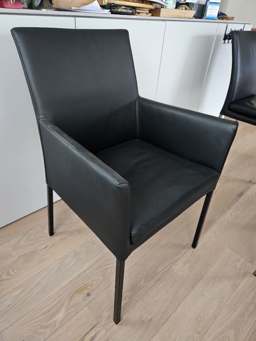 Pfister Sessel: Schwarzer Leder Sessel, gebrauchte, Top Zustand! – Gebraucht aus Lauerz von Etri 1