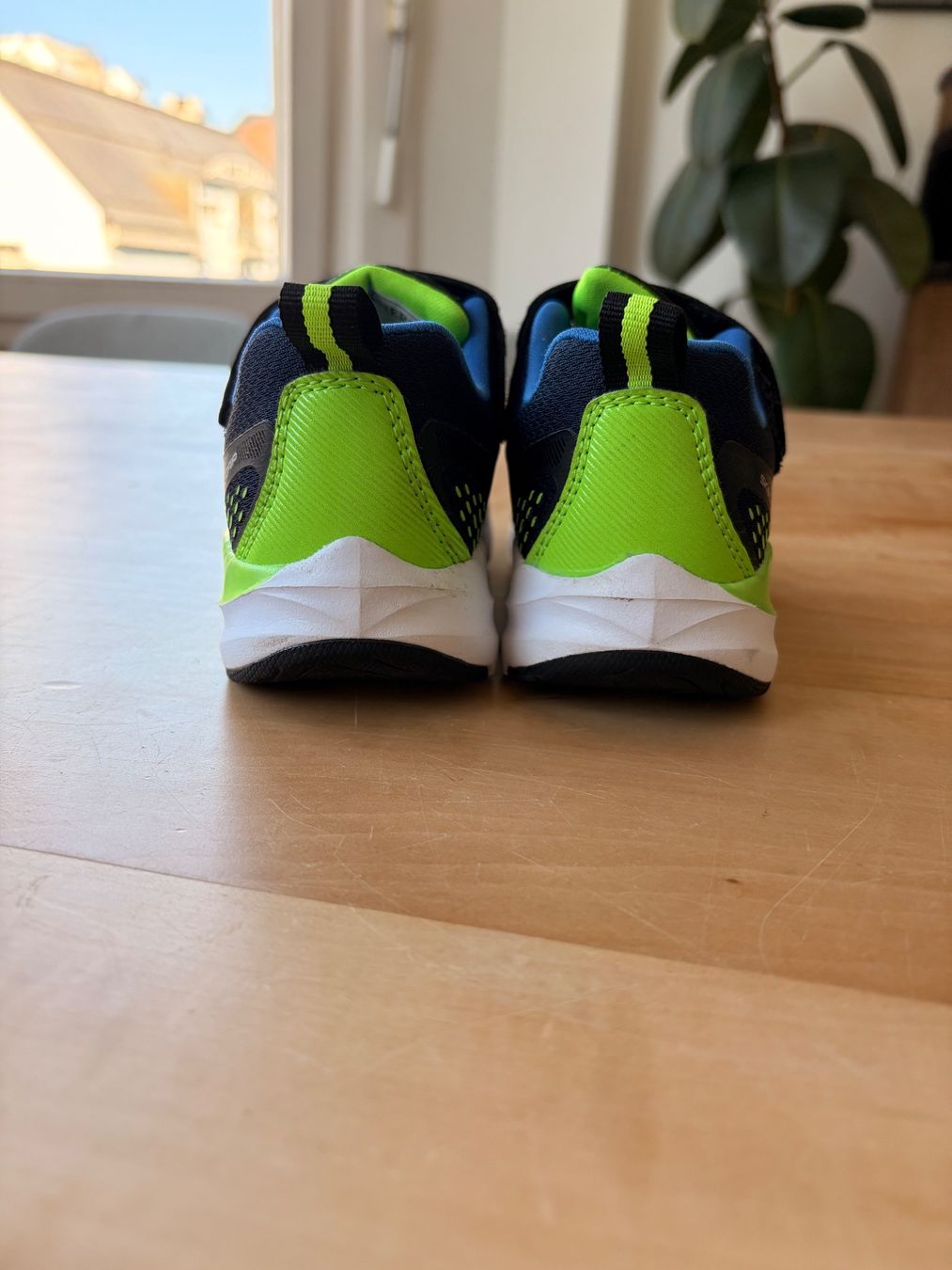 Skechers Scarpe per ragazzi: Kinder Sneakers Skechers Gr.28 – Usato da Bern venduto da EkatKhat 1