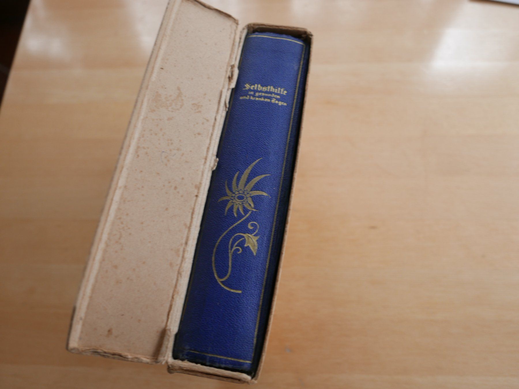 Libri: Antikes Buch "Selbsthilfe", mit Illustrationen – Usato da Rotkreuz venduto da nigal 1