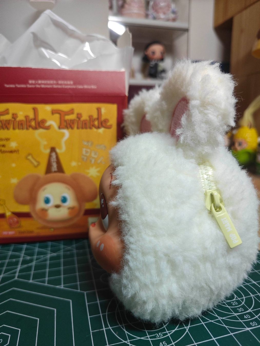 Pop Mart Statuette: Twinkle Twinkle Pop Mart Earphone Case -- Cream Rabbit – Nuovo (secondo la descrizione) da Horw venduto da aquarellmmm2024 2