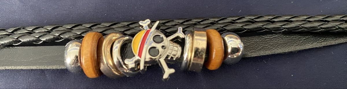Bracciali & Braccialetti: One Piece Armband mit Strohhüte Emblem – Nuovo e nell'imballaggio originale da Allschwil venduto da Deal_Tiger99 1