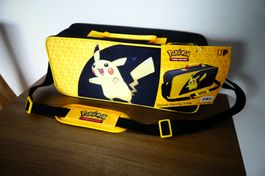 Pokemon Up Pikachu Trading Card Game Schultertasche - Neu